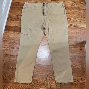Men’s American Eagle khaki pants. Original taper. Size 42X32.